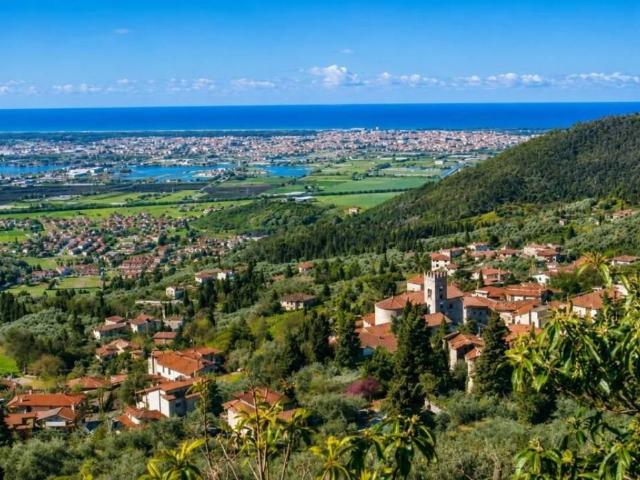 Villa Indipendente in vendita a Camaiore, Toscana
