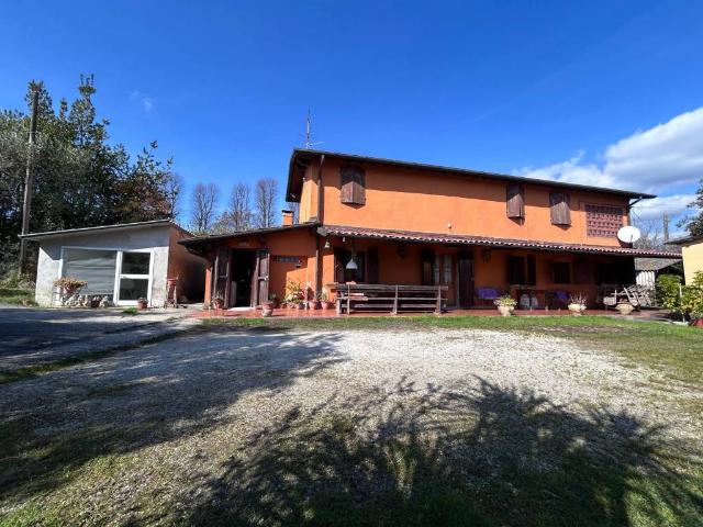 Villa Indipendente in vendita a località Bucine, Camaiore
