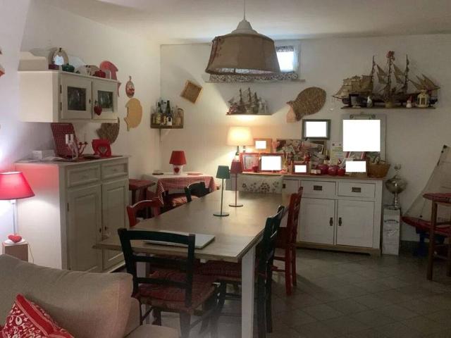 Villa Indipendente in vendita a Campiglioni, Camaiore