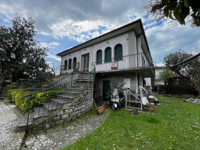 Villa Indipendente in vendita a Paduletto, Camaiore