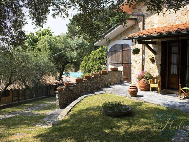 Villa Indipendente in vendita a Camaiore, Toscana