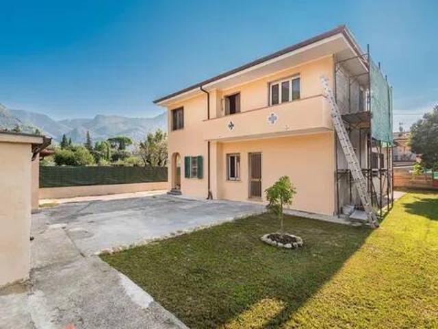 Villa Indipendente in vendita a Greppolungo, Camaiore