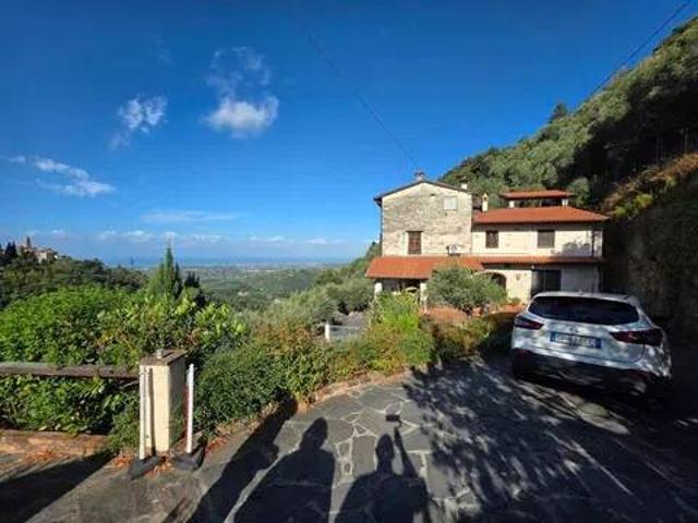 Villa Indipendente in vendita a Camaiore, Toscana