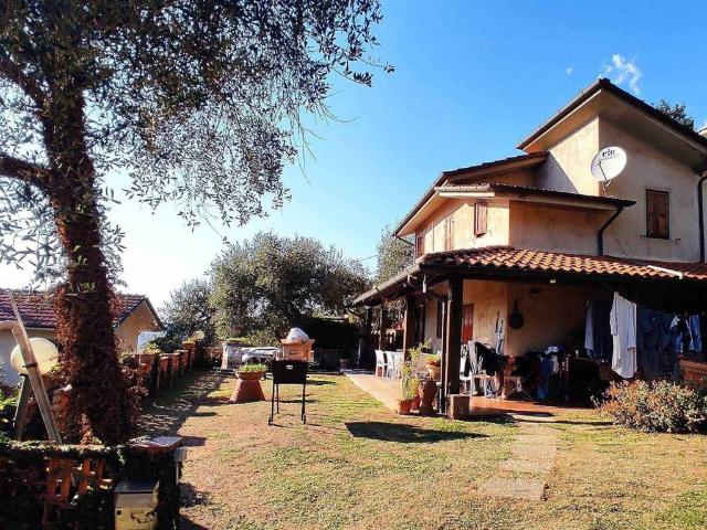 Villa Indipendente in vendita a Camaiore, Toscana