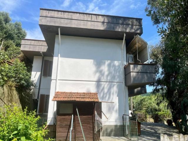 Villa Indipendente in vendita a Camaiore, Toscana