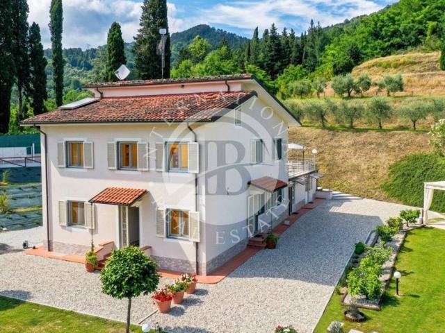 Villa Indipendente in vendita a Misigliano, Camaiore