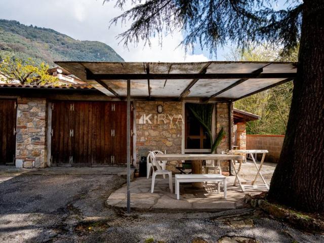 Villa Indipendente in vendita a Vado, Camaiore