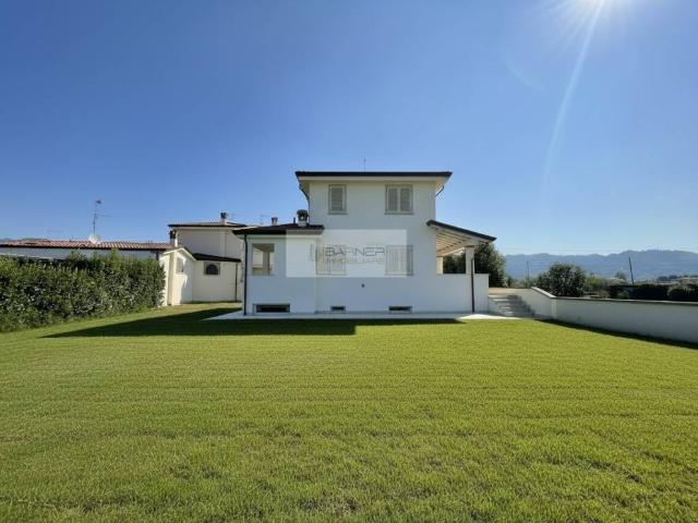 Villa Indipendente in vendita a località Bucine, Camaiore