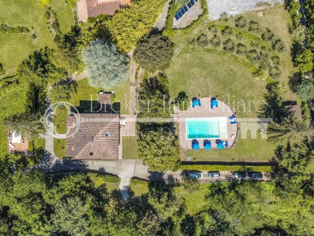 Villa Indipendente in vendita a Pieve, Camaiore