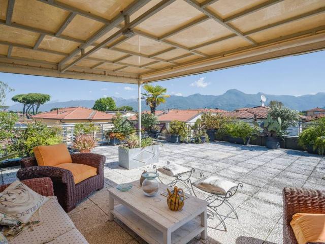 Villa Indipendente in vendita a Camaiore, Toscana