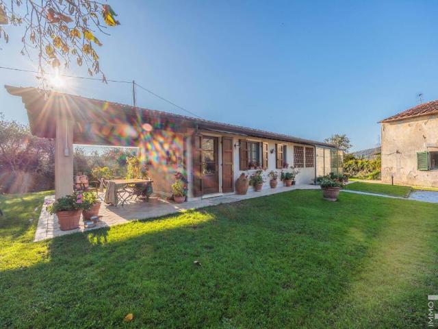 Villa Indipendente in vendita a Camaiore, Toscana