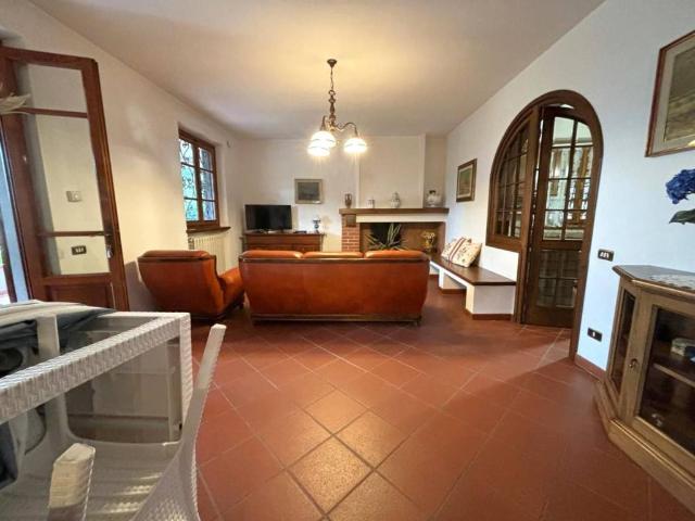 Villa Indipendente in vendita a Vado, Camaiore
