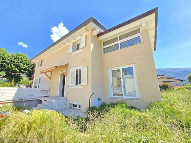 Villa Indipendente in vendita a Camaiore, Toscana