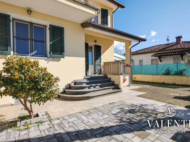 Villa Indipendente in vendita a Paduletto, Camaiore