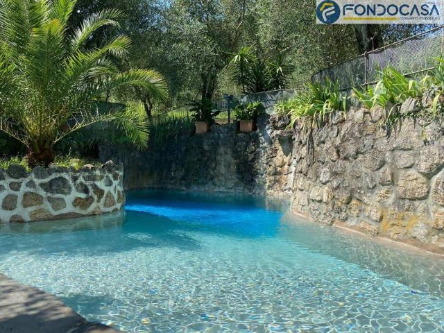 Villa Indipendente in vendita a Montemagno, Camaiore