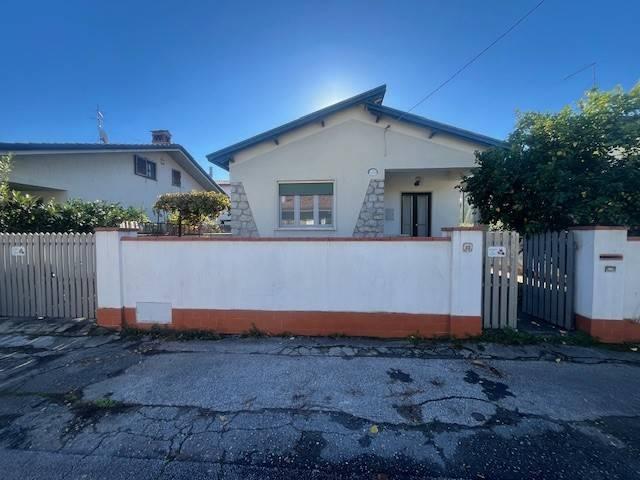 Villa Indipendente in vendita a Camaiore, Toscana