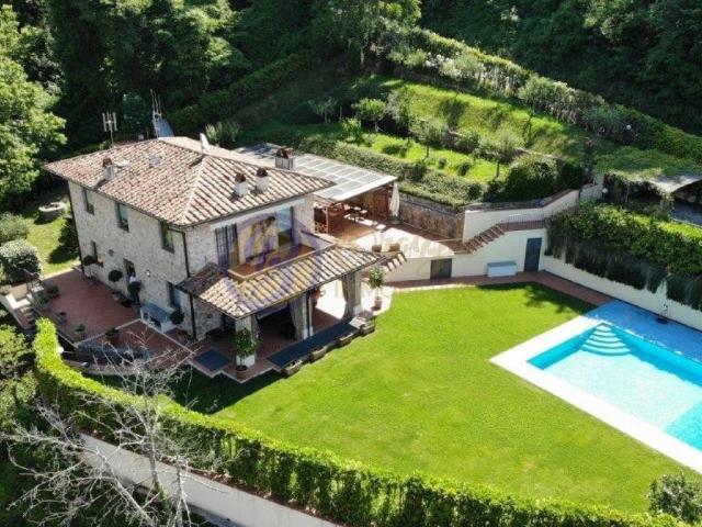 Villa Indipendente in vendita a Camaiore, Toscana