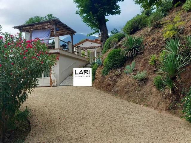 Villa Indipendente in vendita a Lombrici, Camaiore