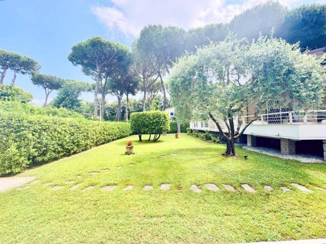Villa Indipendente in vendita a Camaiore, Toscana