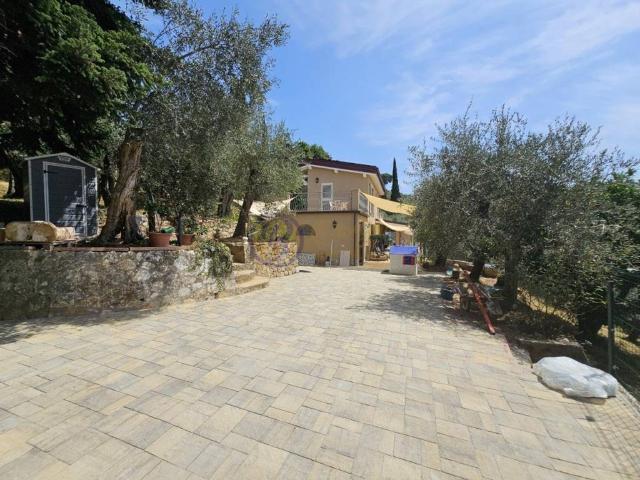 Villa Indipendente in vendita a Camaiore, Toscana