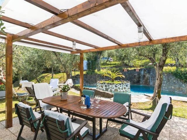 Villa Indipendente in vendita a Montemagno, Camaiore