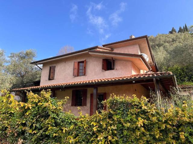 Villa Indipendente in vendita a Camaiore, Toscana