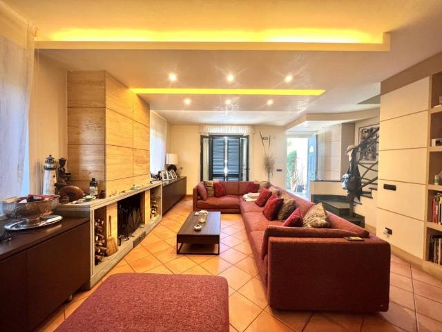 Villa Indipendente in vendita a Camaiore, Toscana