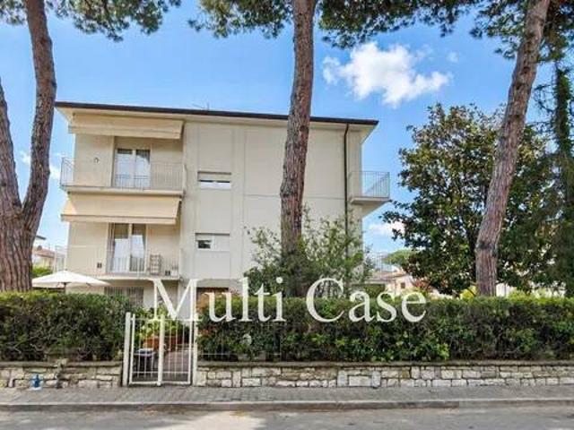 Villa Indipendente in vendita a Camaiore, Toscana