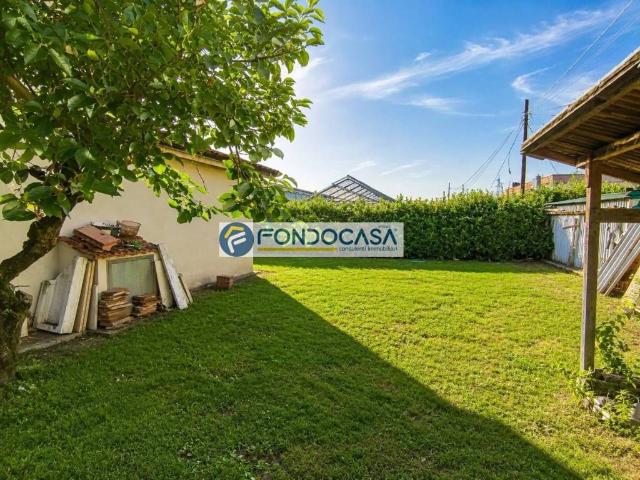 Villa Indipendente in vendita a Camaiore, Toscana