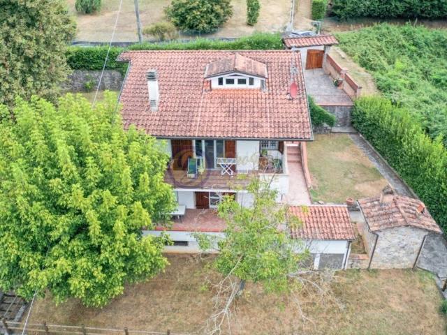Villa Indipendente in vendita a Camaiore, Toscana