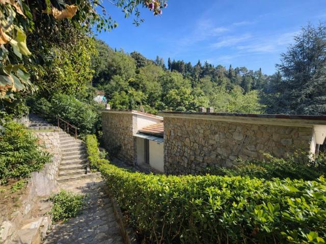 Villa Indipendente in vendita a Camaiore, Toscana