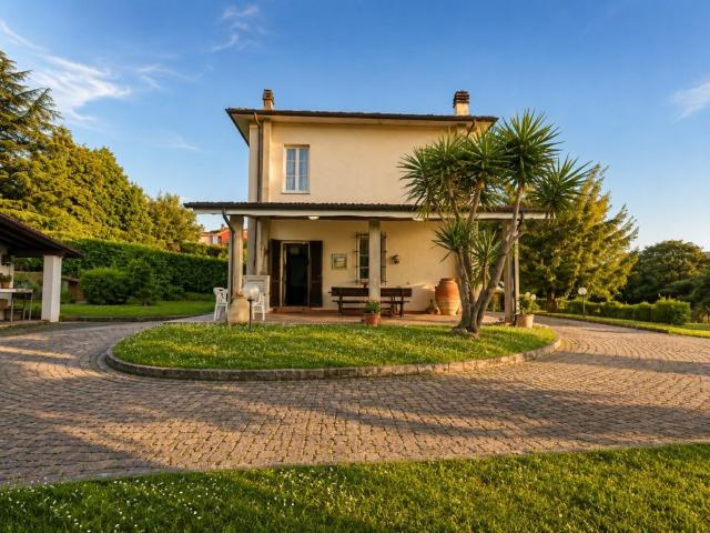 Villa Indipendente in vendita a Canali, Piazza