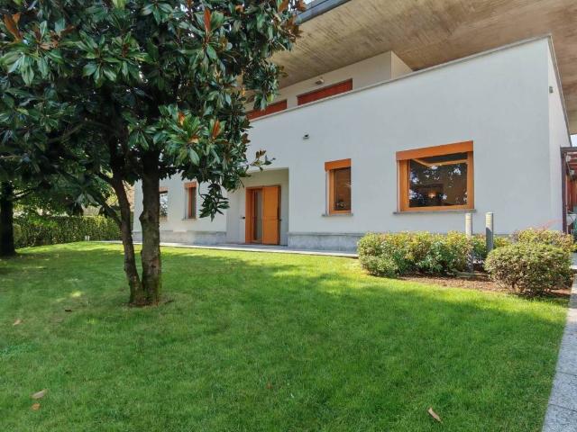 Villa Indipendente in vendita a Cambiago, Lombardia