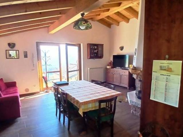 Villa Indipendente in vendita a Comunità Montana della Valle Brembana, Camerata Cornello