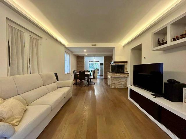 Villa Indipendente in vendita a Marche, Ancona