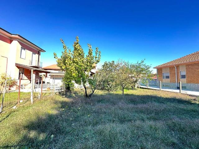 Villa Indipendente in vendita a Cameri, Novara