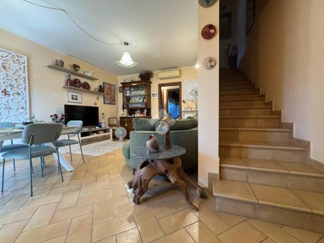 Villa Schiera in vendita a Cameri, Novara