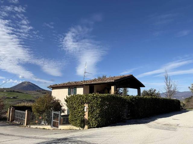Villa Indipendente in vendita a Marche, Macerata