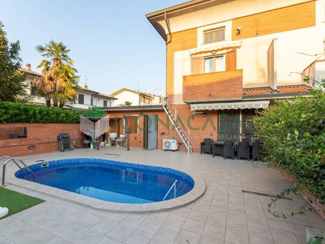 Villa Indipendente in vendita a Camisano, Cremona