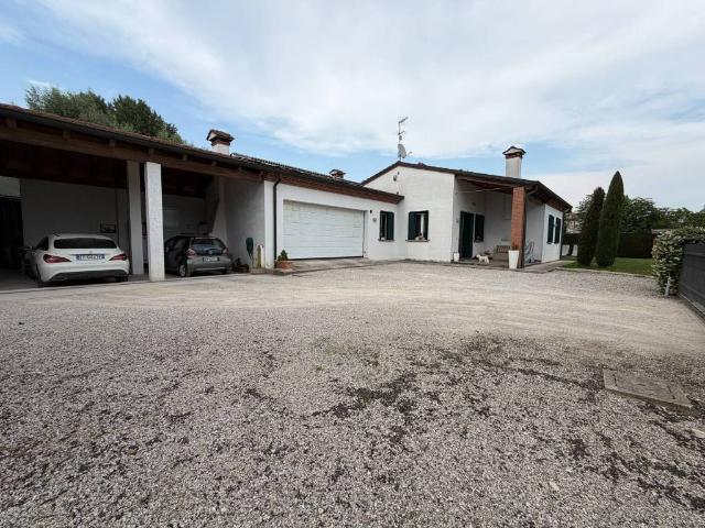 Villa Indipendente in vendita a Camisano Vicentino, Veneto