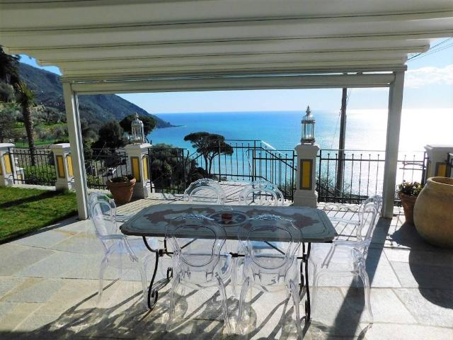 Villa Indipendente in vendita a Case rosse, Camogli