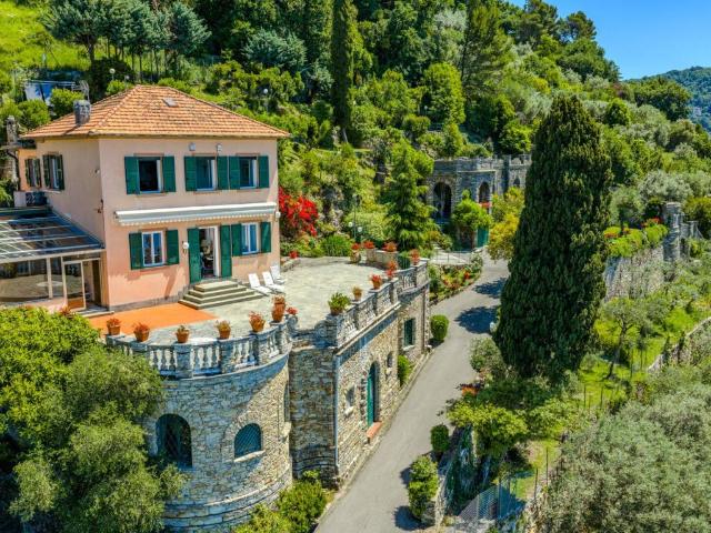 Villa Indipendente in vendita a Case rosse, Camogli