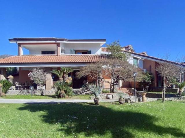 Villa Indipendente in vendita a Pezzarotonda, Campagna