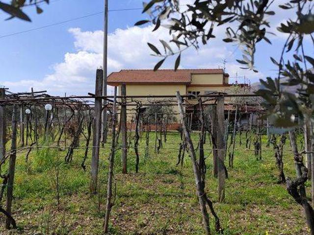 Villa Indipendente in vendita a Campagna, Campania