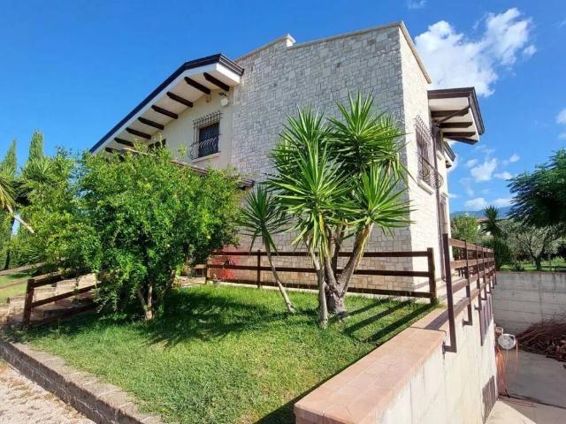 Villa Indipendente in vendita a Campagna, Campania