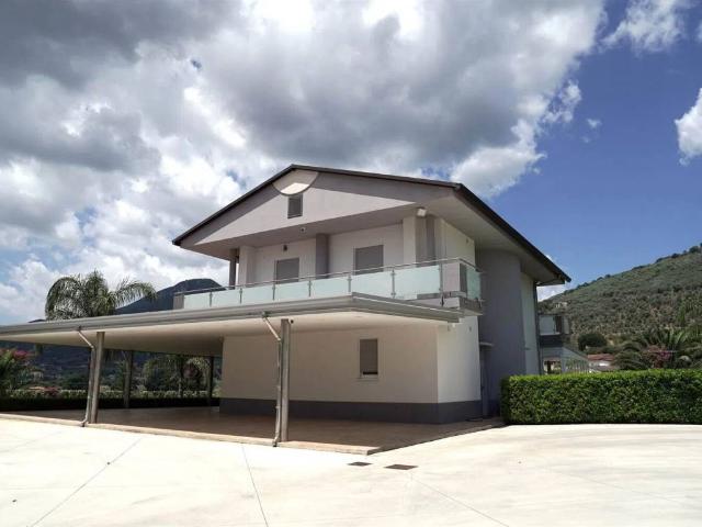 Villa Indipendente in vendita a Campagna, Campania