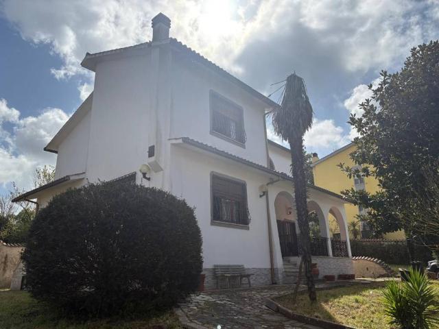 Villa Indipendente in vendita a Roma Capitale, Lazio