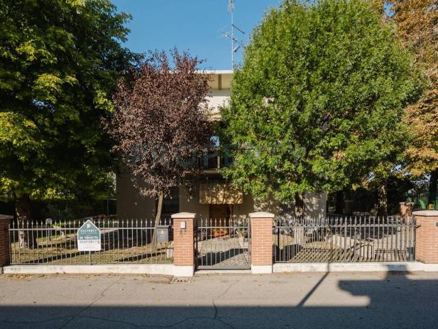 Villa Indipendente in vendita a Campagnola Emilia