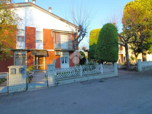Villa Schiera in vendita a Campagnola Emilia, Re