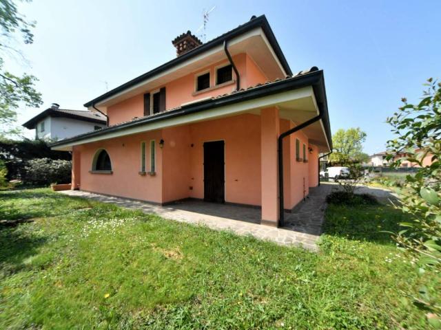 Villa Indipendente in vendita a Pianura Reggiana, Re